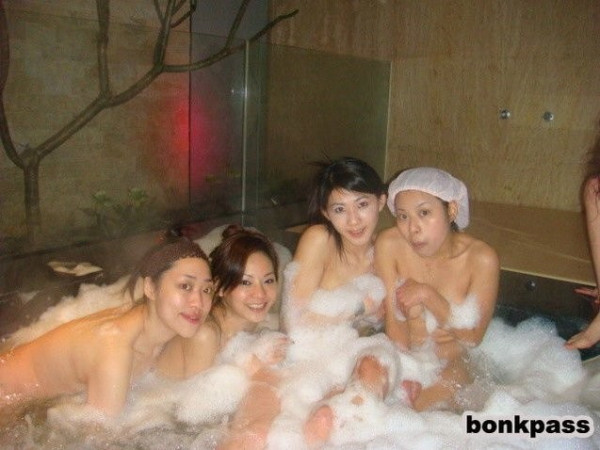 아시아야사 - 친구들과 단체 온천 누드사진 2 번째 이미지
