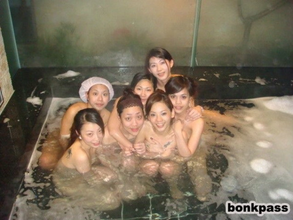 아시아야사 - 친구들과 단체 온천 누드사진 9 번째 이미지